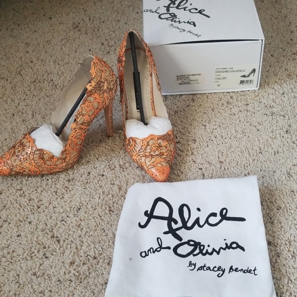 Alicia and Olivia Dina pump leather sole